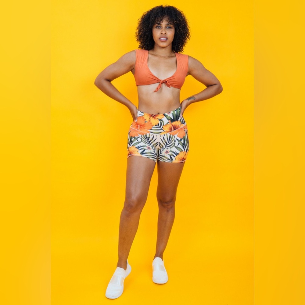 NWT Niyama Sol Hibiscus Flirt Short